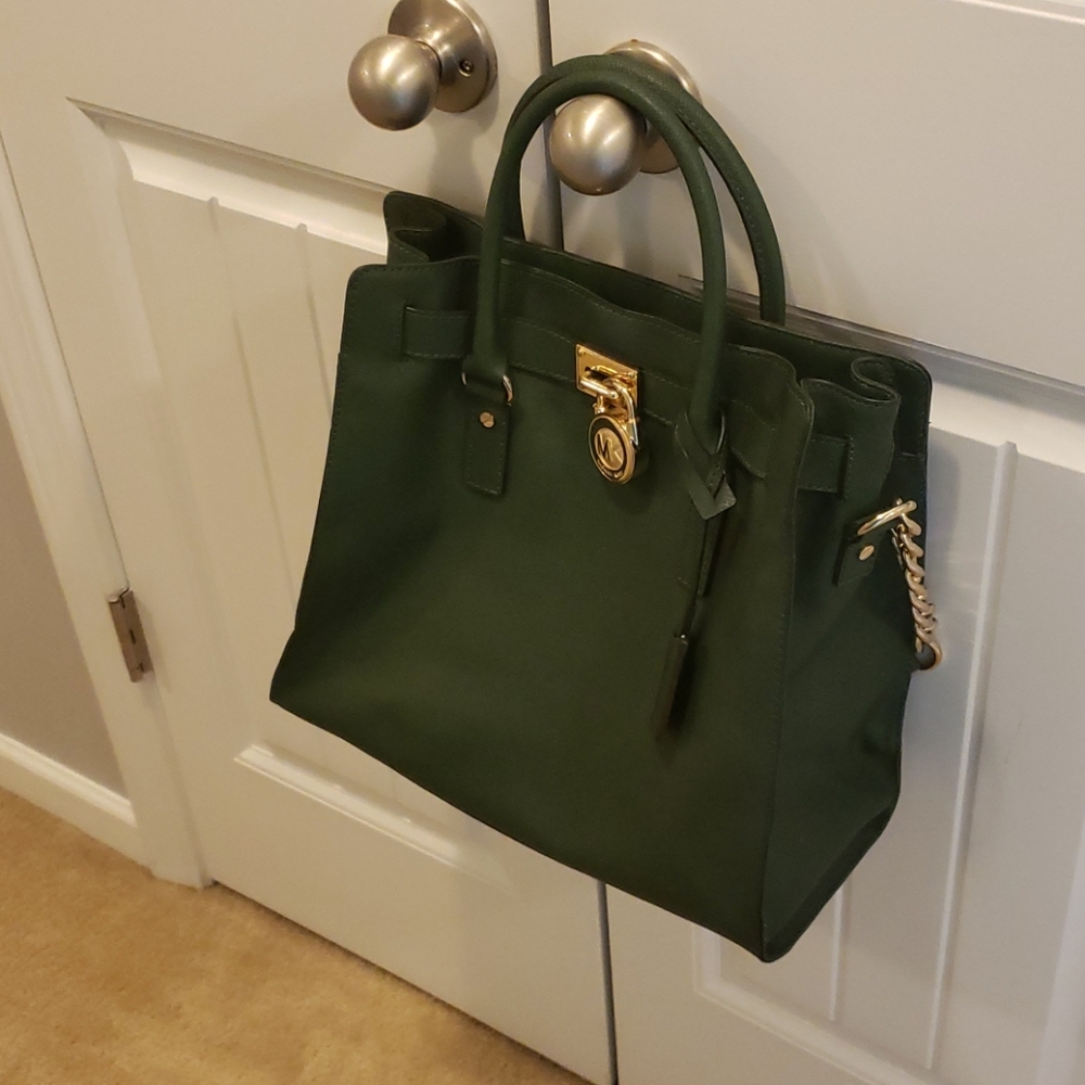 Green Michael Kors bag with gold hardware - Picture 2 of 5